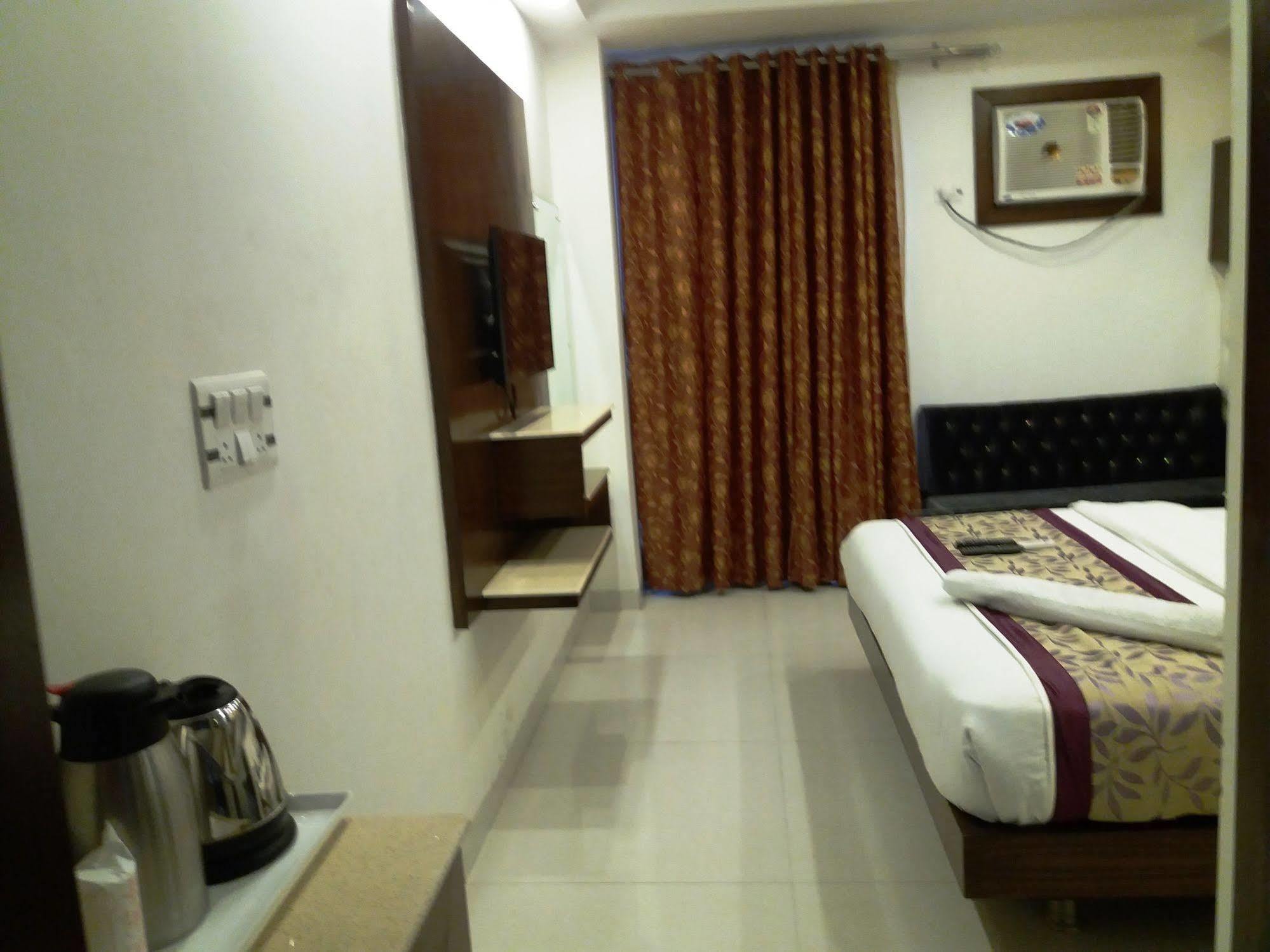 Hotel Station View Opposite New Delhi Railway Екстериор снимка